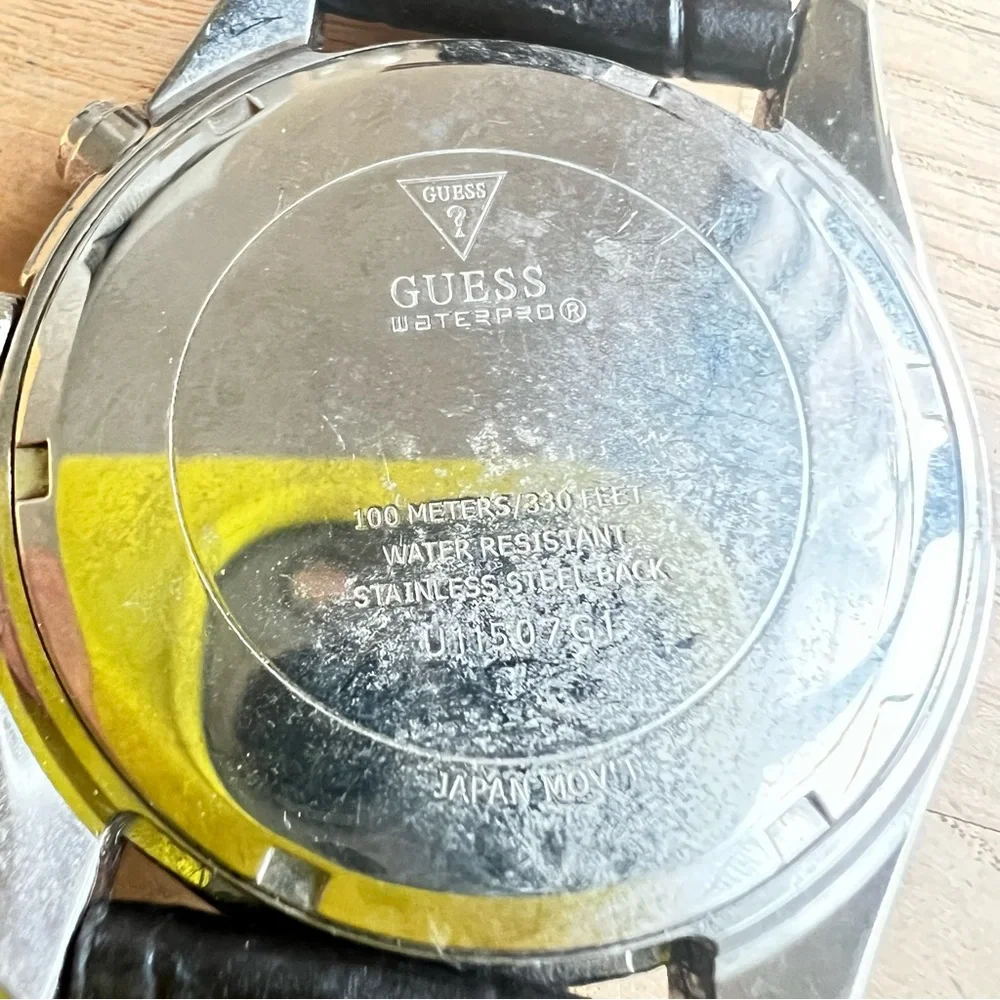 Guess waterpro men’s black leather sport watch NEW BATTERY